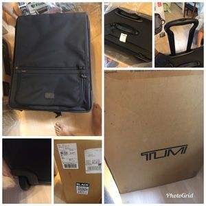Tumi Wheeled Expandable medium trip alpha bag.